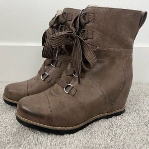 Women’s lace up heeled booties